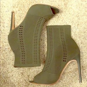 Knitted Olive Peep Toe Heel